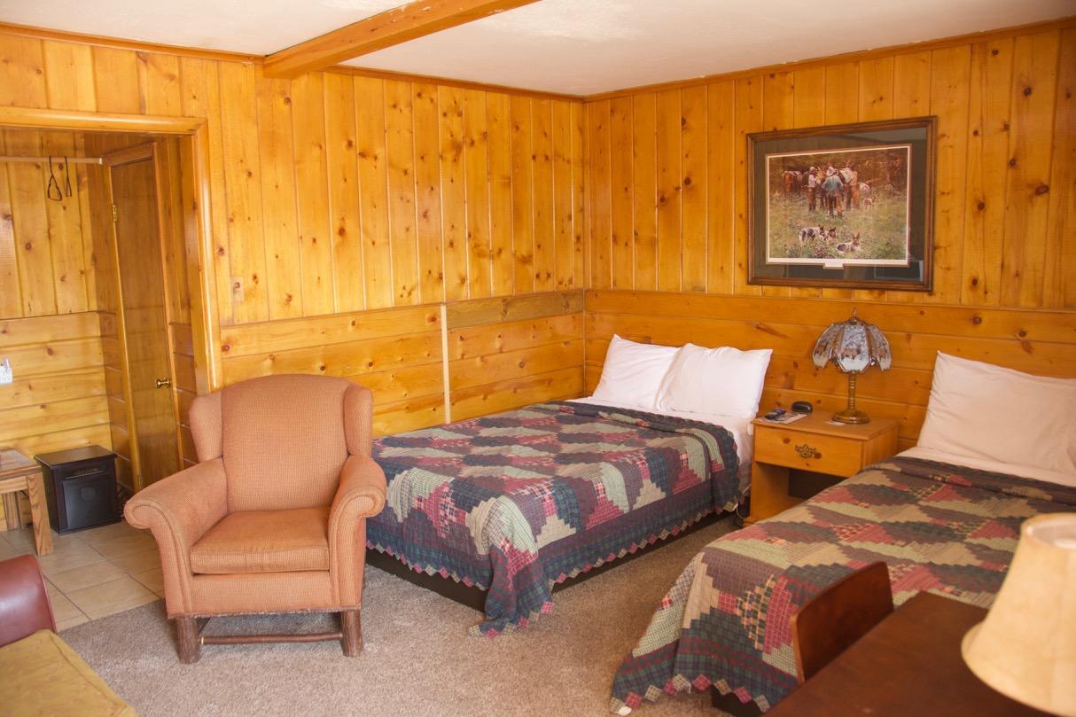 Yellowstone Holiday Motel เวสต์เยลโลว์สโตน ภายนอก รูปภาพ