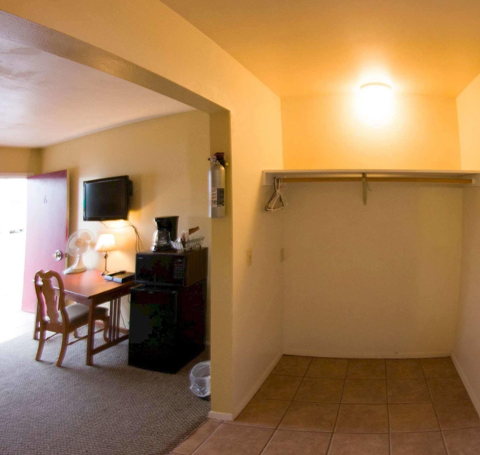 Yellowstone Holiday Motel เวสต์เยลโลว์สโตน ภายนอก รูปภาพ