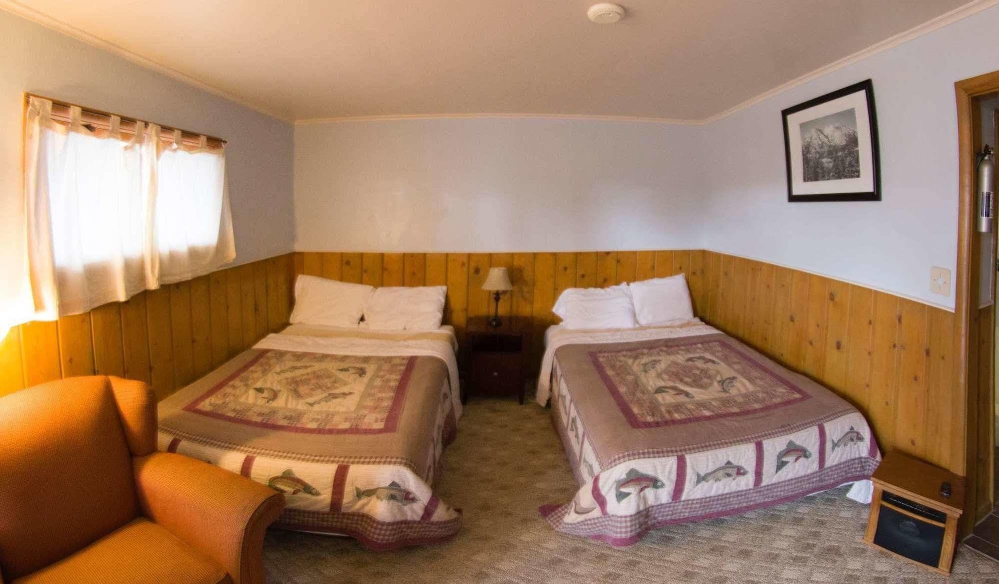 Yellowstone Holiday Motel เวสต์เยลโลว์สโตน ภายนอก รูปภาพ
