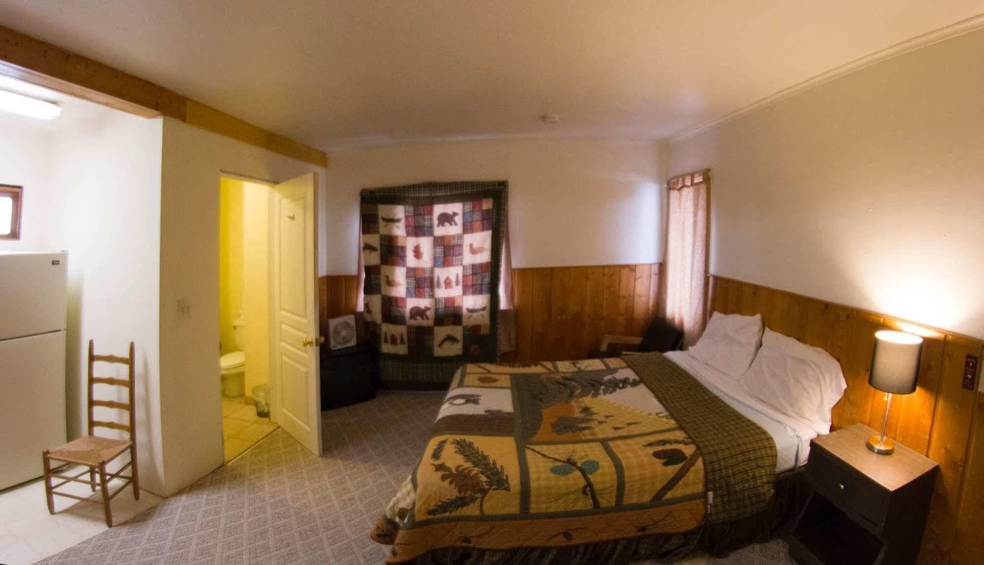 Yellowstone Holiday Motel เวสต์เยลโลว์สโตน ภายนอก รูปภาพ