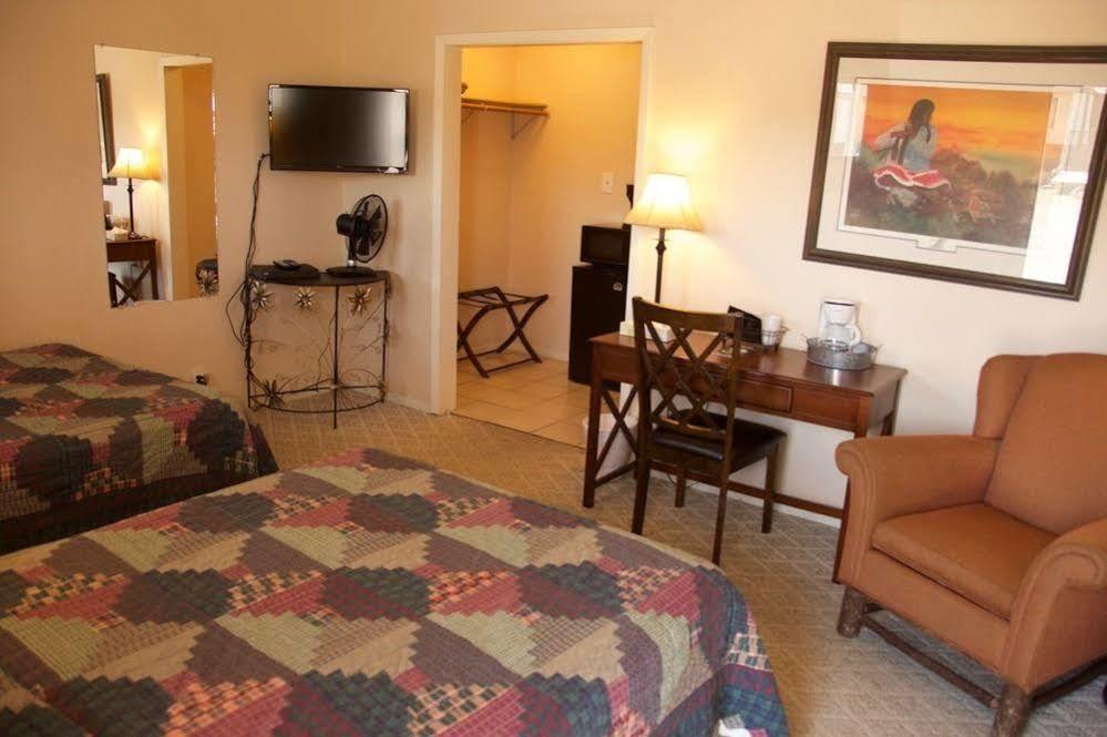 Yellowstone Holiday Motel เวสต์เยลโลว์สโตน ภายนอก รูปภาพ