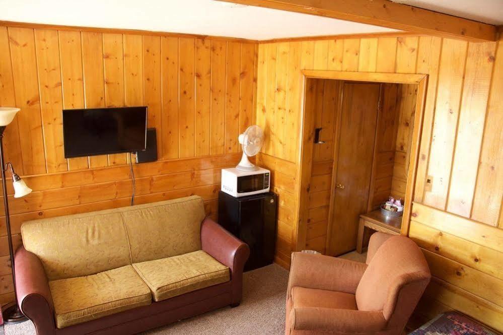 Yellowstone Holiday Motel เวสต์เยลโลว์สโตน ภายนอก รูปภาพ