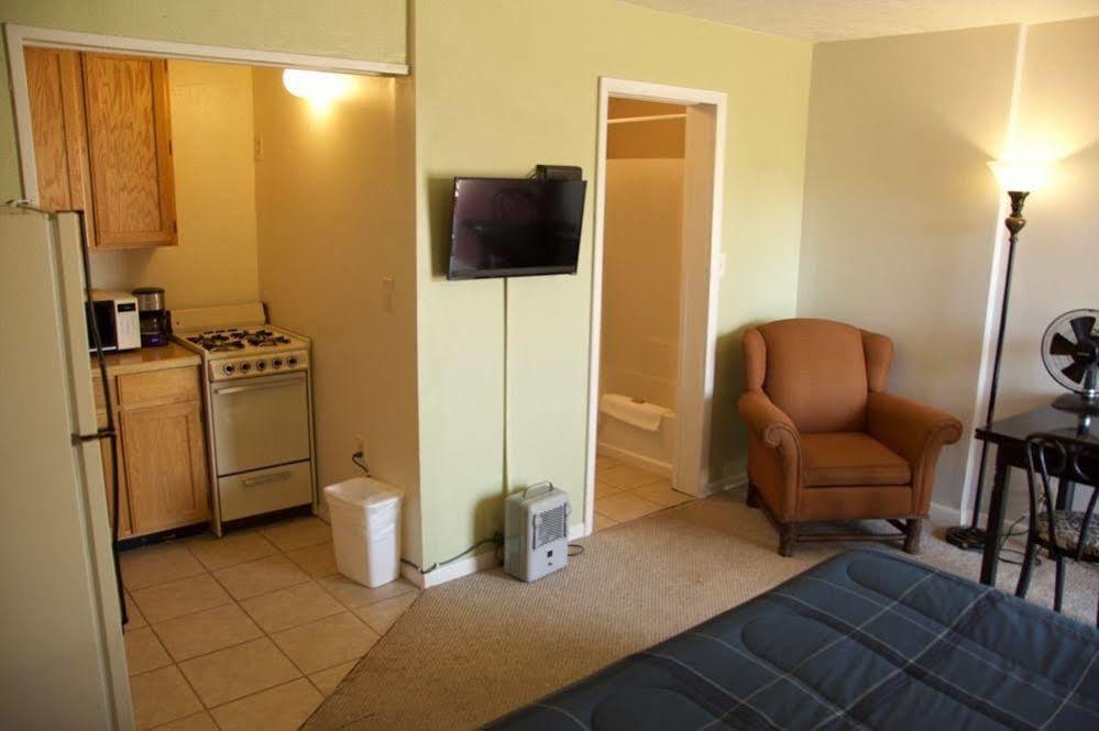 Yellowstone Holiday Motel เวสต์เยลโลว์สโตน ภายนอก รูปภาพ